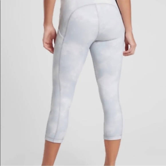Athleta Ultimate Stash Pocket Printed Capri - Picture 2 of 13